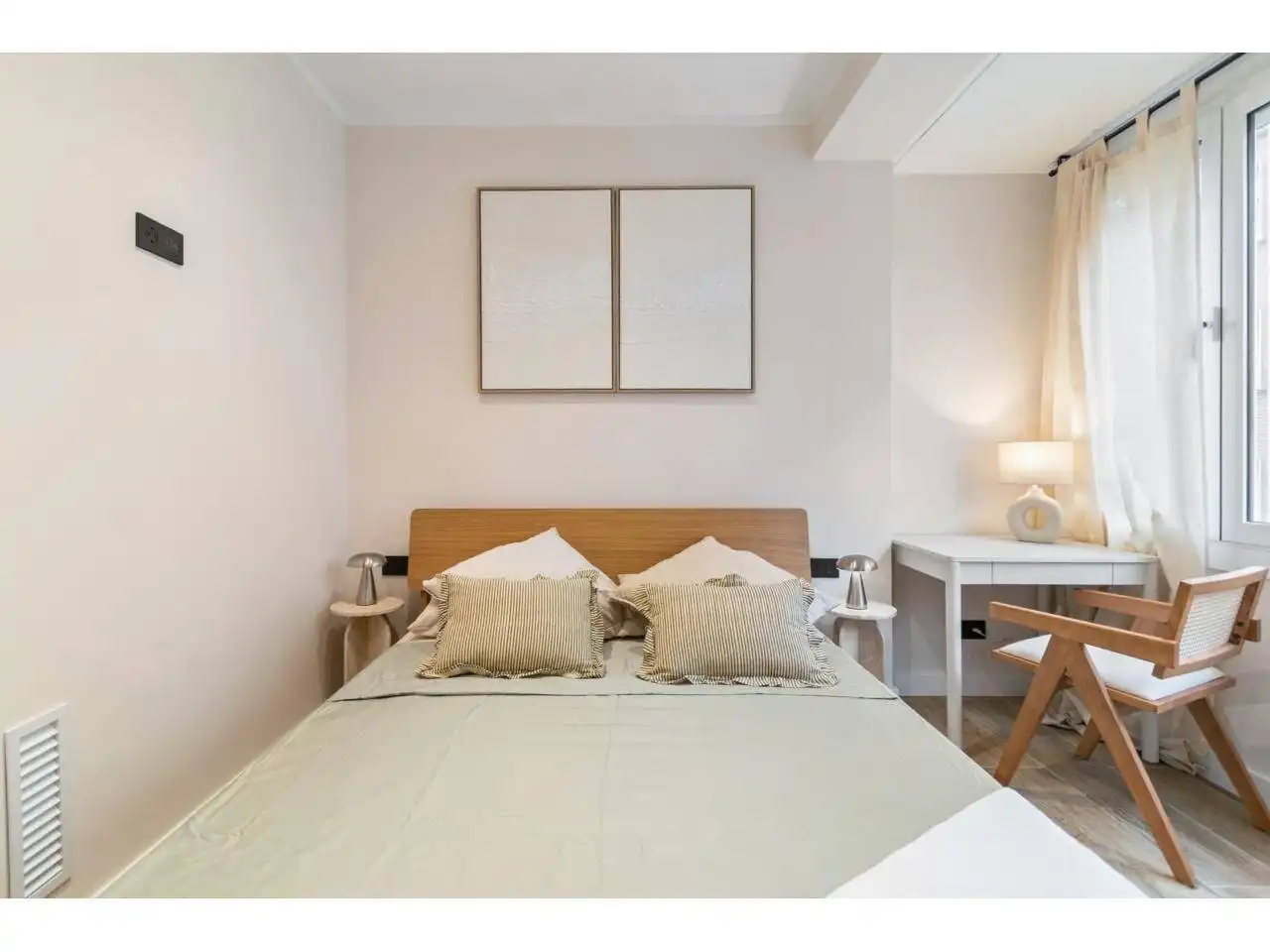 Bedroom of Flat for sale in Barcelona  with Air Conditioner, Heating and Balcony