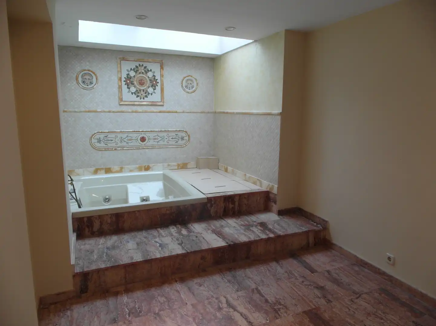 Baño de Casa adosada en venta en Madrid con Aire acondicionado, Calefacción y Jardín privado