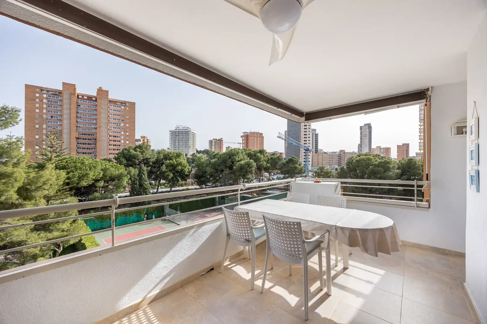 Terraza de Piso en venta en Benidorm con Piscina, Amueblado y Piscina comunitaria