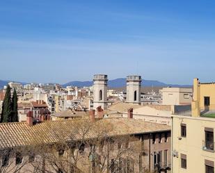 Vista exterior de Casa adosada en venda en Girona Capital amb Aire condicionat i Piscina