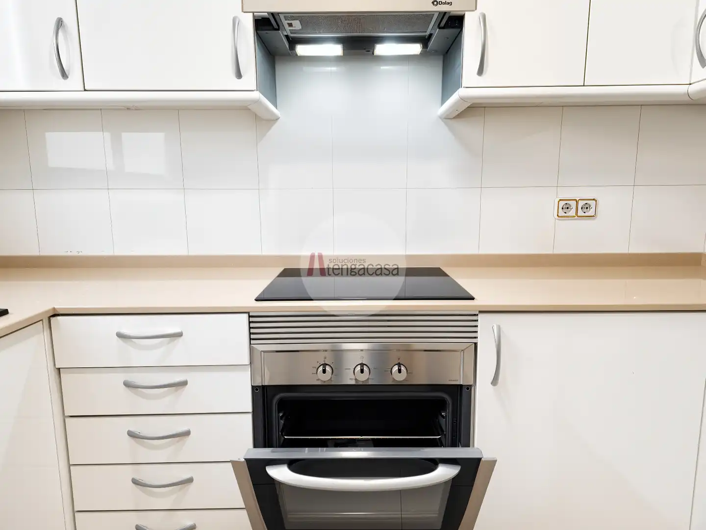 Kitchen of Flat for rent in Madrid  with Air Conditioner, Heating and Oven