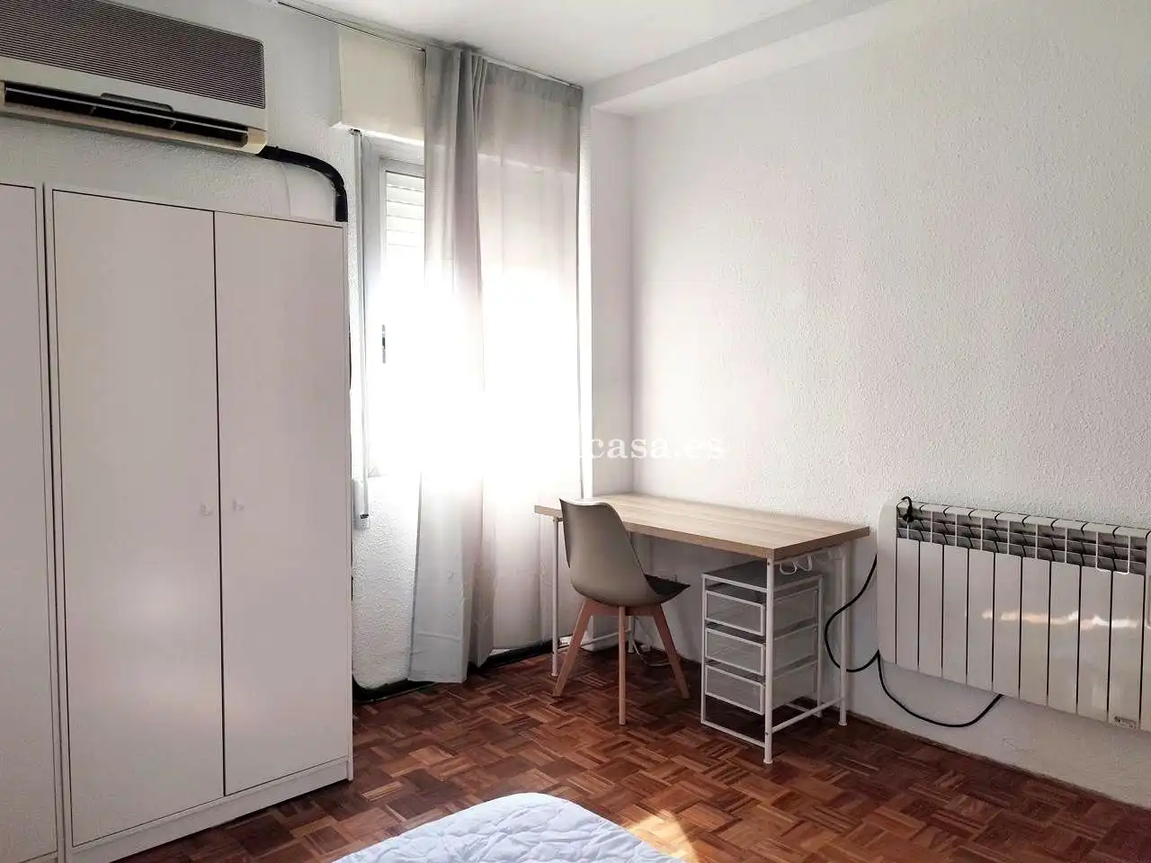 Room in Ruiz Jiménez, Avda de Madrid - Pº de la Estación