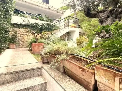 Detached homes for sale in El Manantial