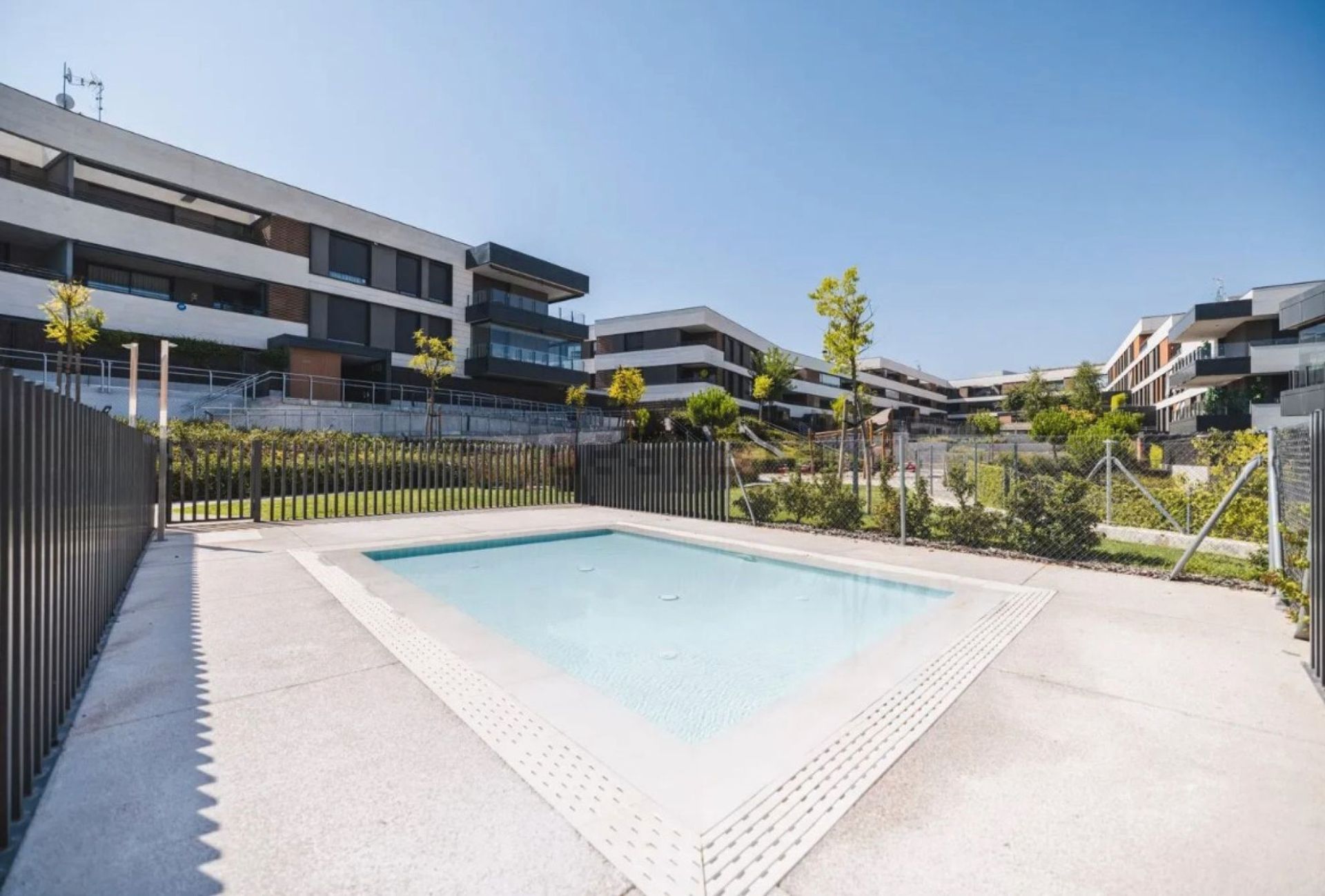 Swimming pool of Flat to rent in Las Rozas de Madrid  with Air Conditioner, Heating and Parquet flooring