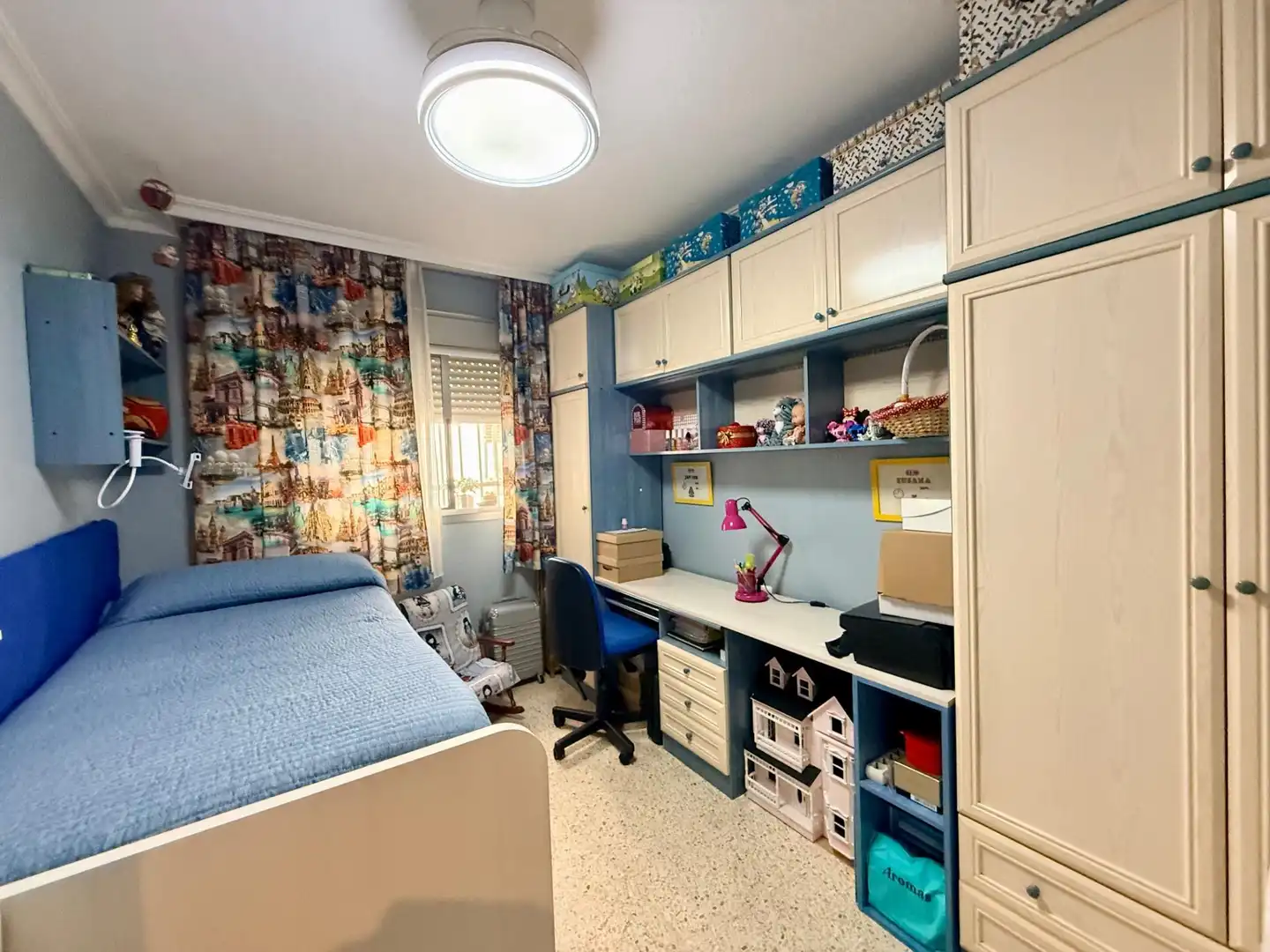 Schlafzimmer von Wohnung zum Verkauf in Sevilla mit Klimaanlage, Terrasse und Balkon