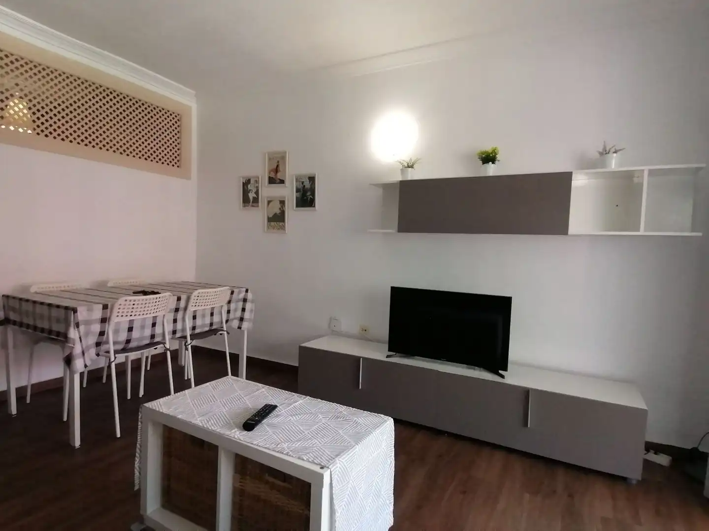 Sala de estar de Piso de alquiler en Algeciras con Amueblado y Piscina comunitaria