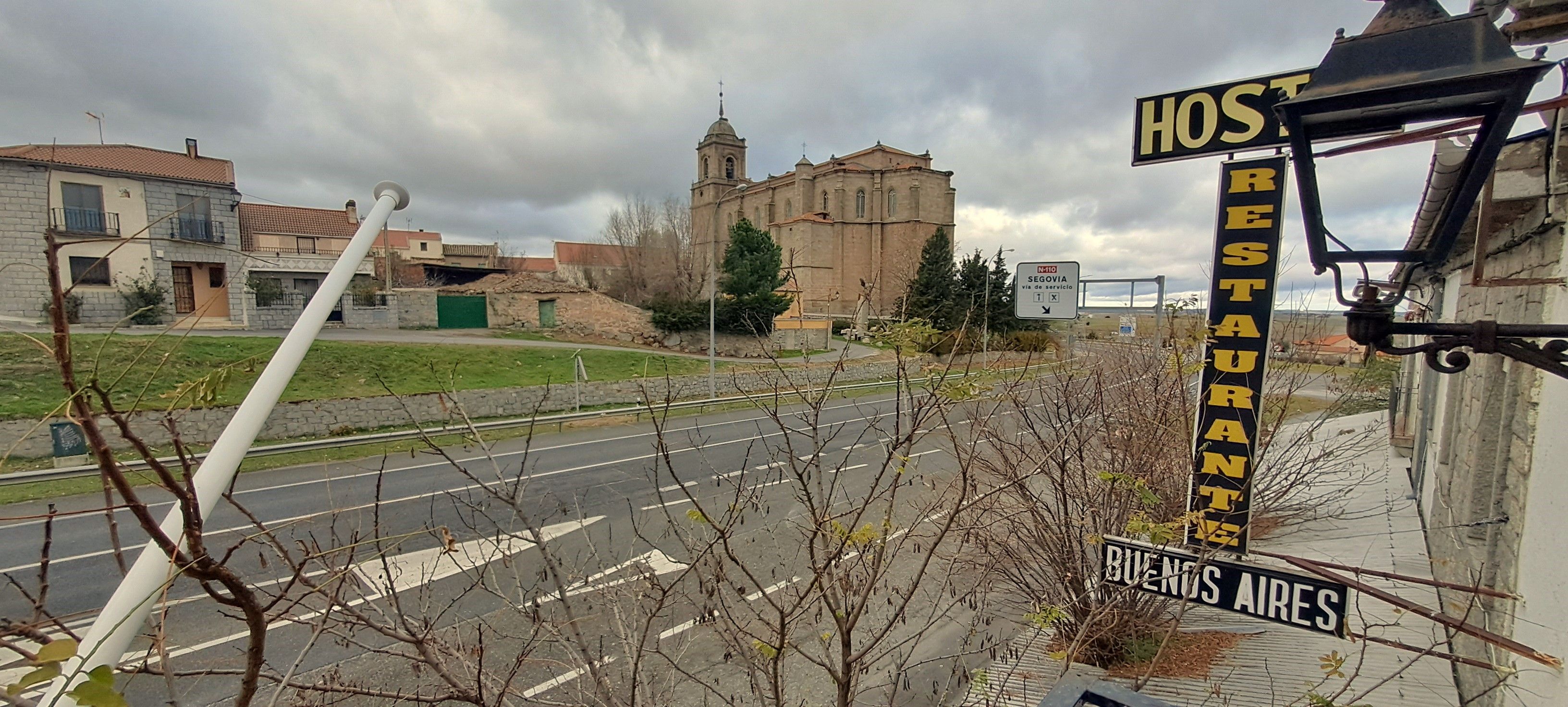 Vista exterior de Local en venda en Villacastín amb Calefacció, Terrassa i Moblat