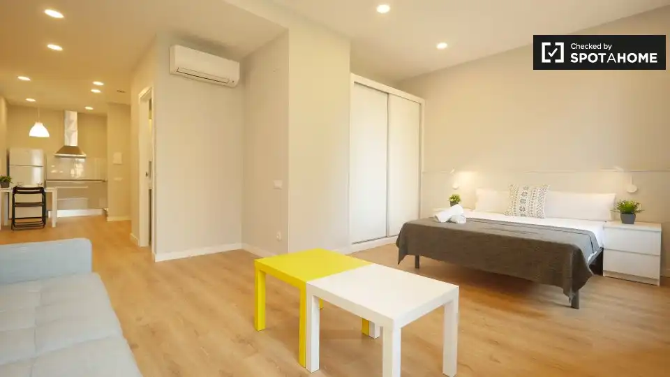 Flat with terrace to rent in Sants - Montjuïc, imagen 4