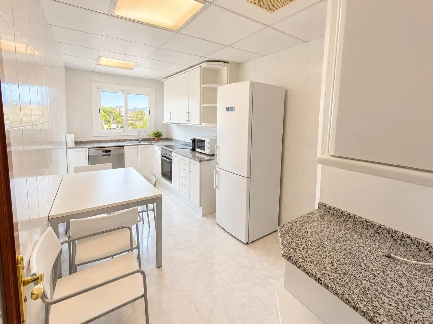 Appartamento con terrazza in affitto a Ponent, imagen 7