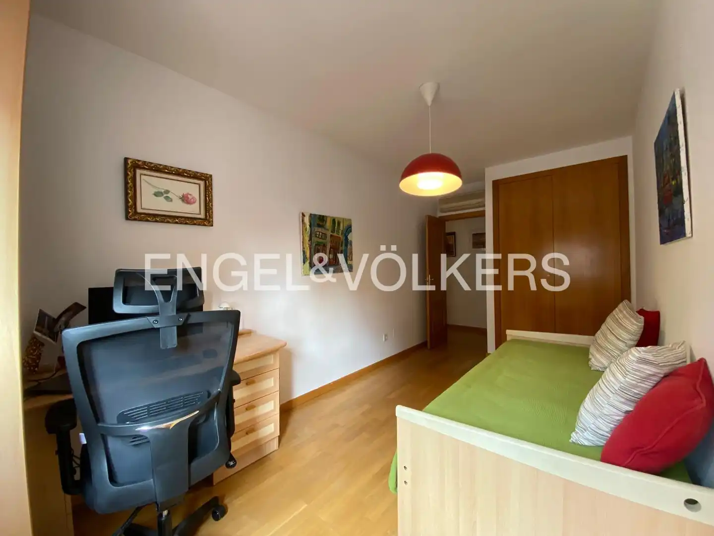 Schlafzimmer von Wohnung zur Miete in Pozuelo de Alarcón mit Klimaanlage, Heizung und Privatgarten