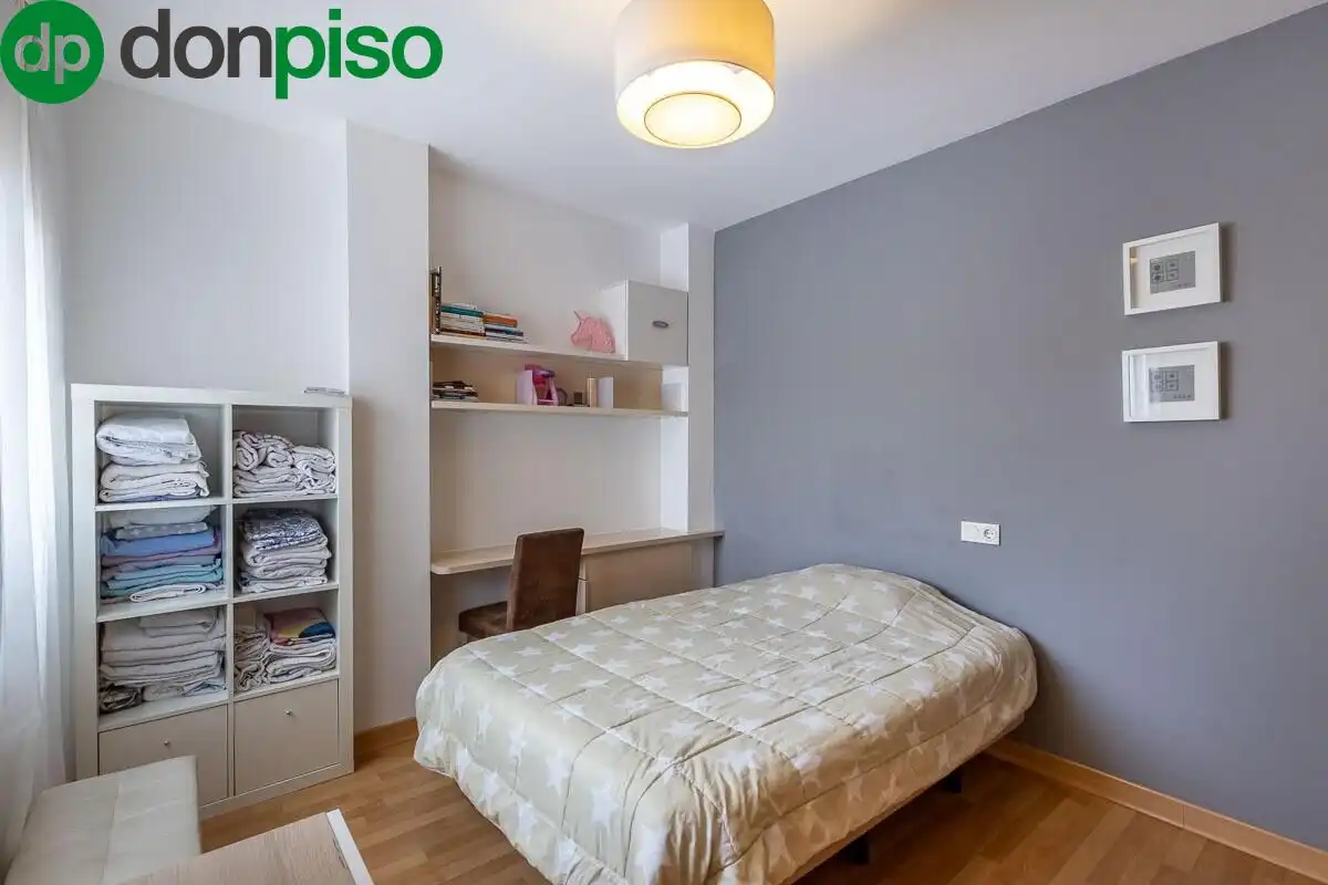 Habitación de Casa adosada en venta en Armilla con Calefacción, Terraza y Amueblado