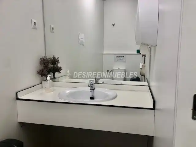 Baño de Local de alquiler en Valencia con Aire acondicionado y Calefacción
