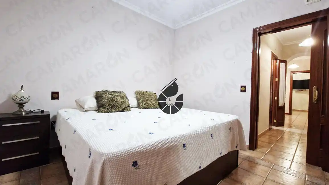 Dormitori de Casa adosada en venda en Coria del Río amb Aire condicionat, Terrassa i Balcó