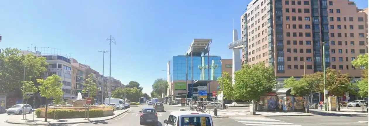 Vista exterior de Local en venta en  Madrid Capital