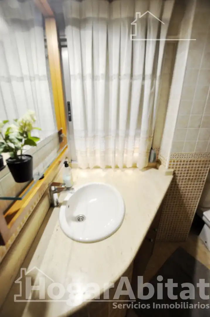 Badezimmer von Wohnung zum Verkauf in Valencia mit Klimaanlage, Parkett und Terrasse