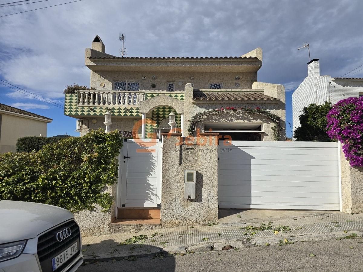 Vista exterior de Casa o xalet en venda en Cunit