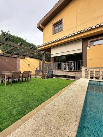 Casa-chalet en Venta en Albolote