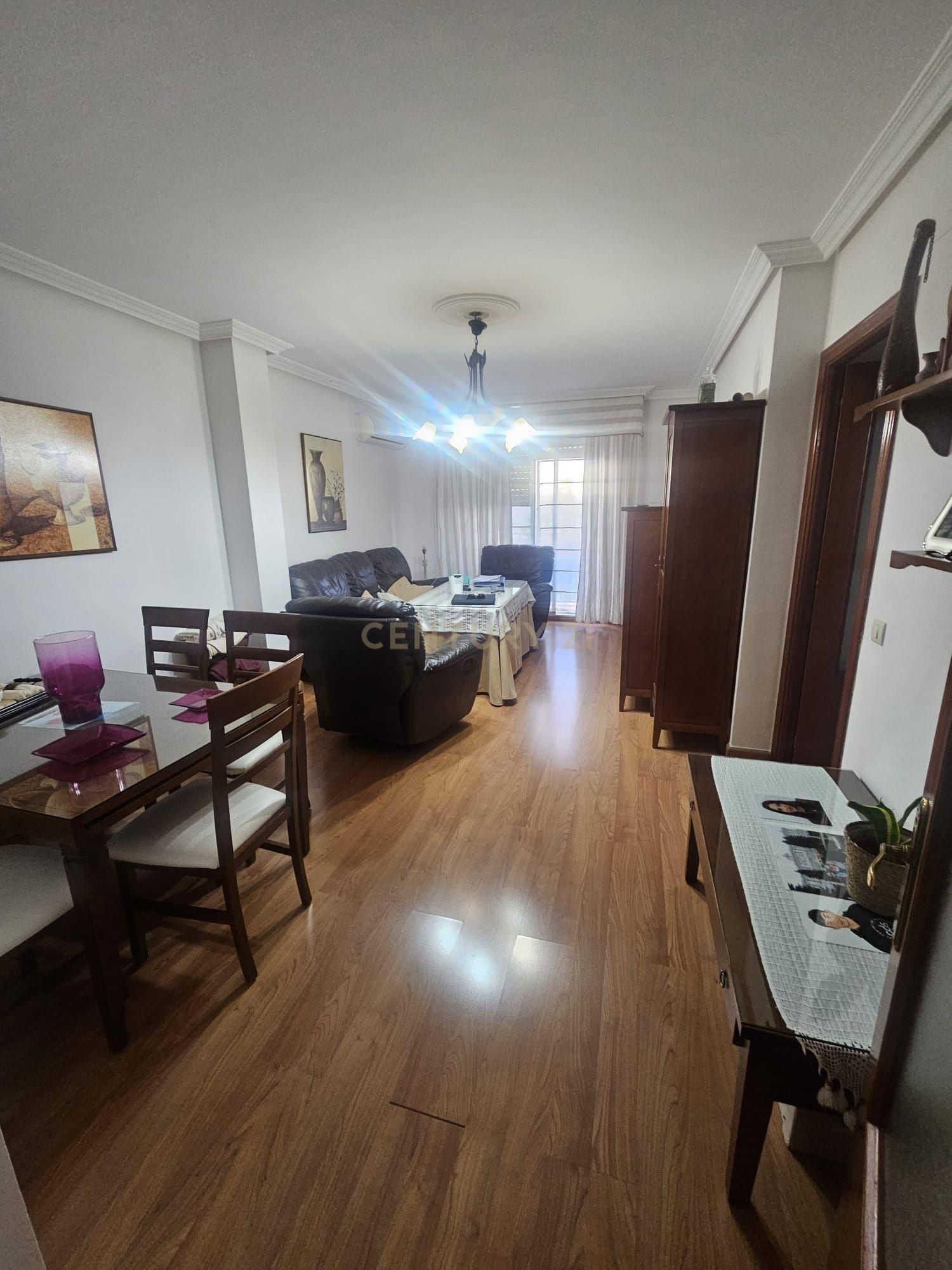 Sala d'estar de Pis en venda en Casar de Cáceres amb Aire condicionat, Traster i Rentadora