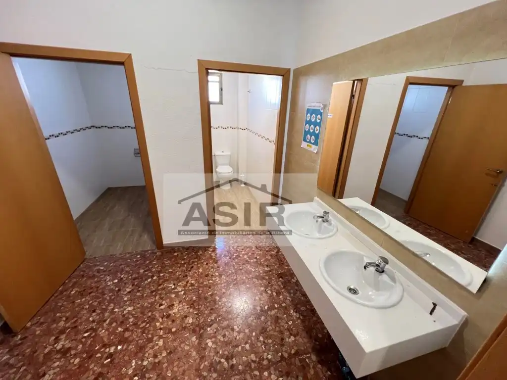 Industrial buildings for rent in Favara