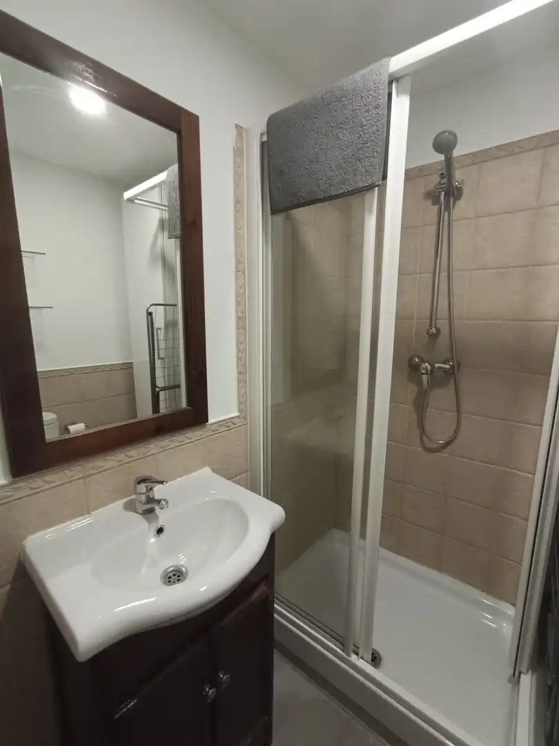 Badezimmer von Wohnung zur Miete in Madrid mit Klimaanlage, Heizung und Balkon