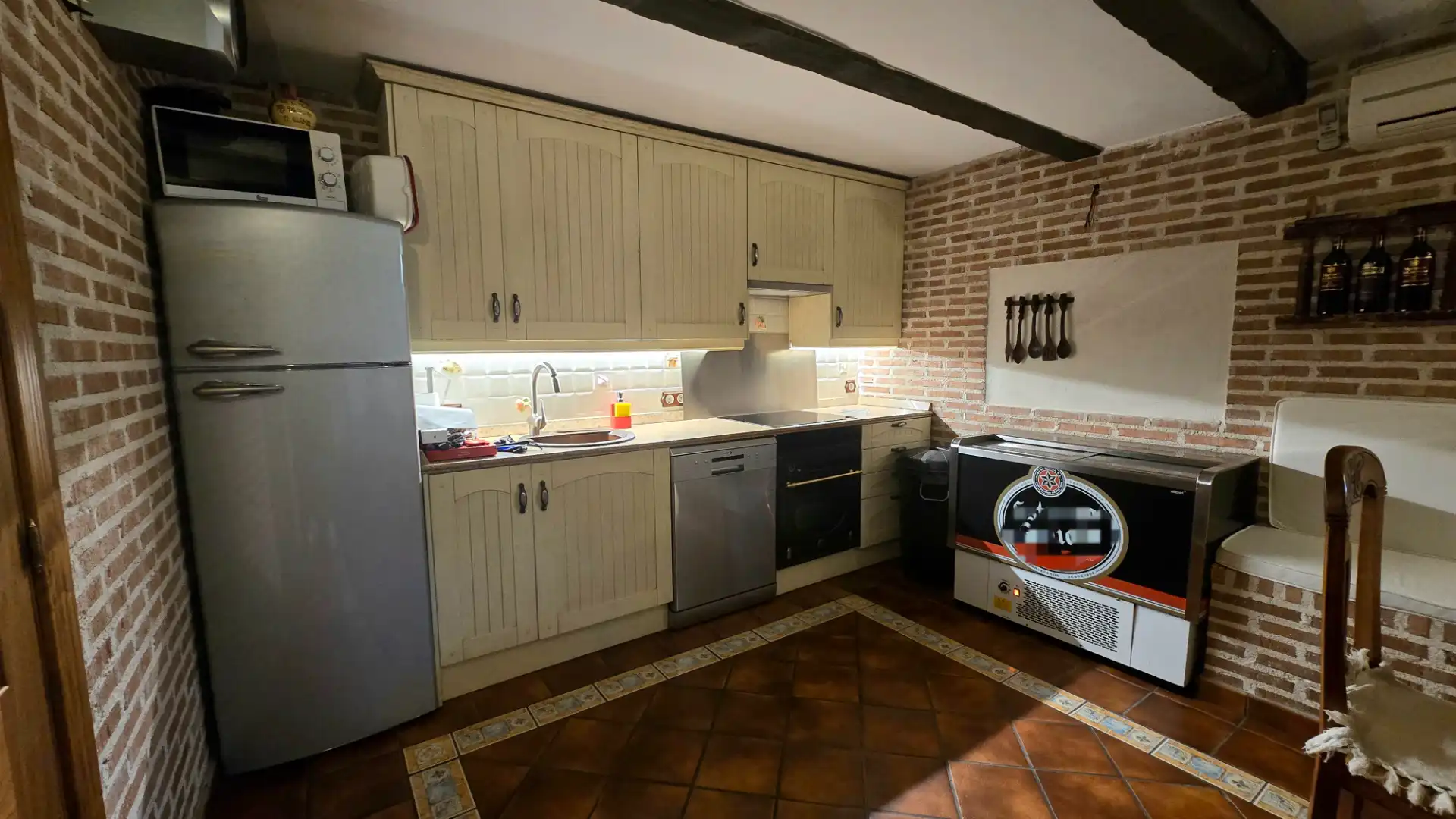 Cocina de Casa adosada en venta en Alcalá de Henares con Aire acondicionado, Calefacción y Jardín privado