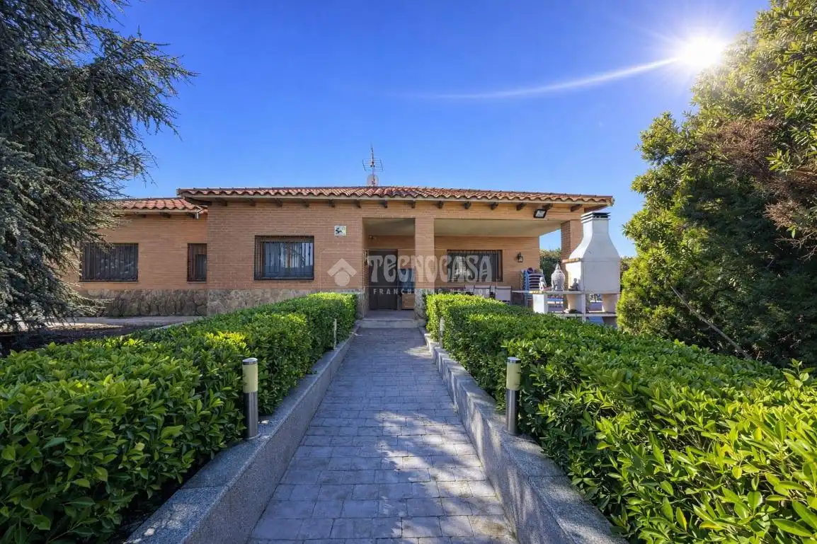 Casa amb piscina en venda a Yeles, imagen 4