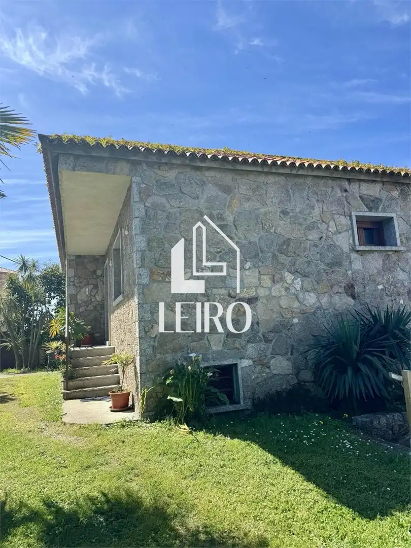 Vista exterior de Casa o chalet en venta en Vilagarcía de Arousa con Calefacción, Jardín privado y Balcón