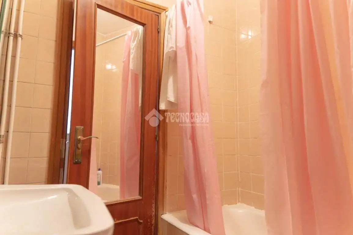 Baño de Piso en venta en Madrid con Calefacción y Terraza