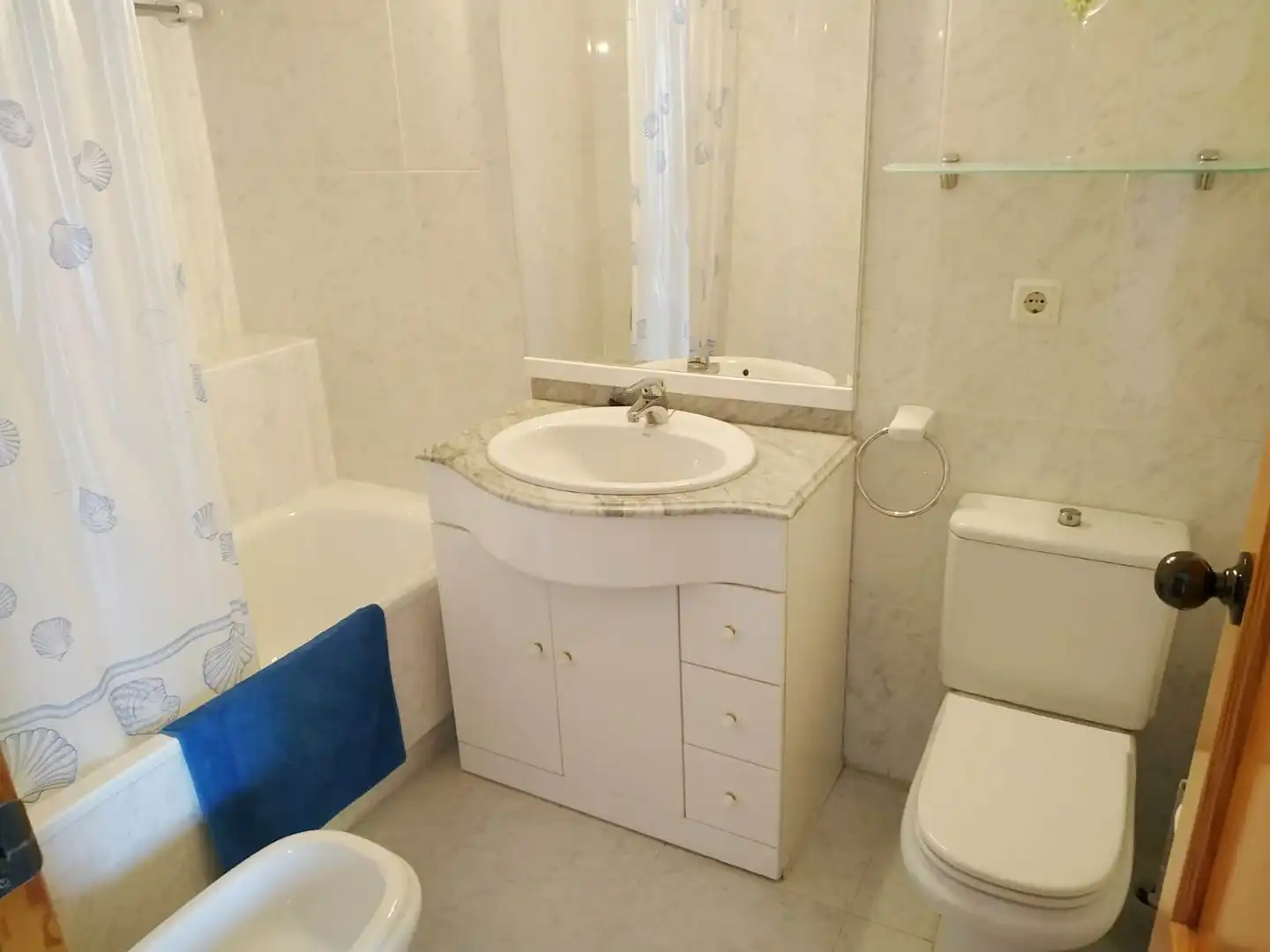 Baño de Apartamento de alquiler en El Campello con Terraza, Piscina y Amueblado