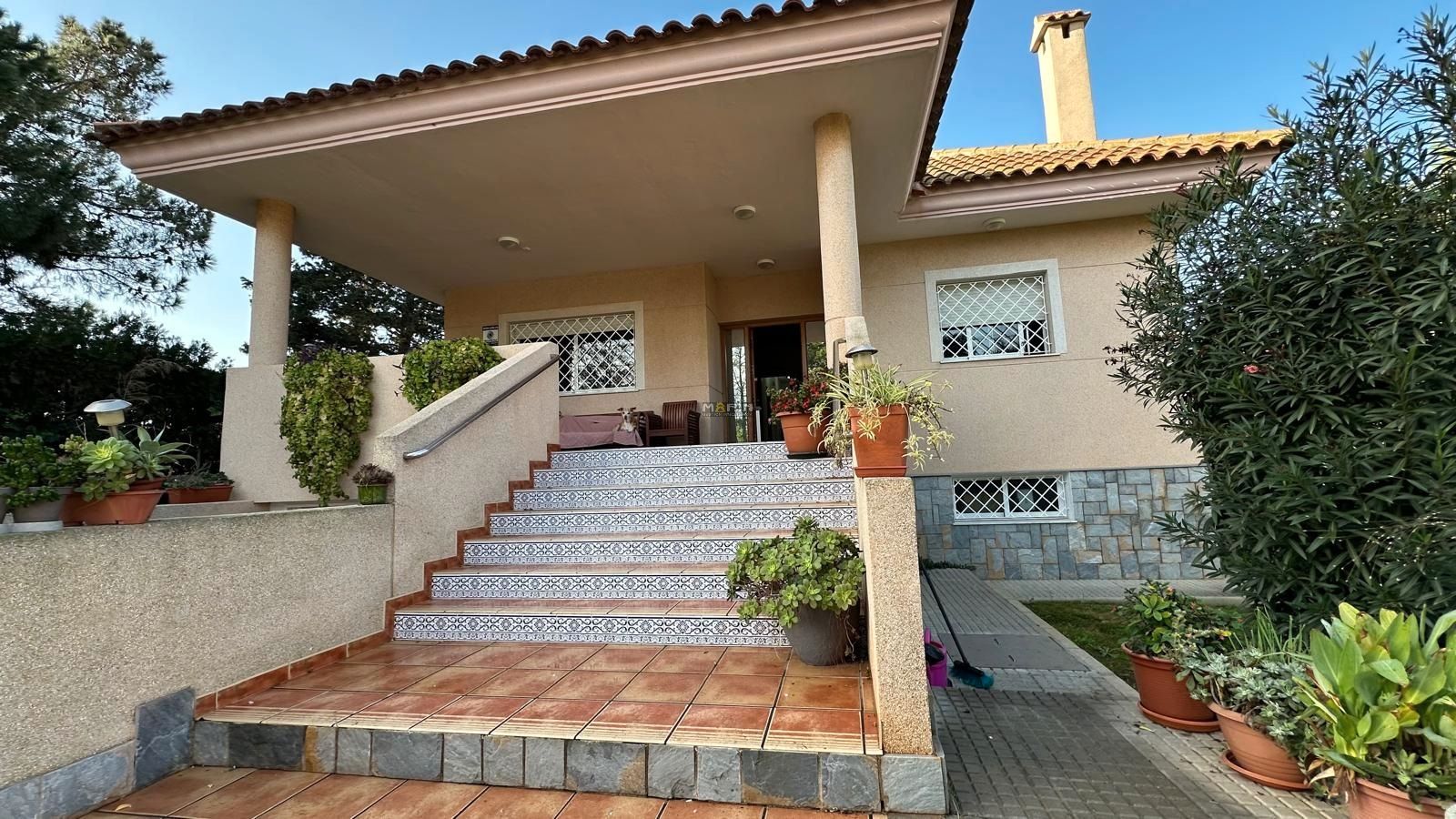 Vista exterior de Casa o xalet en venda en Cartagena amb Aire condicionat, Calefacció i Terrassa