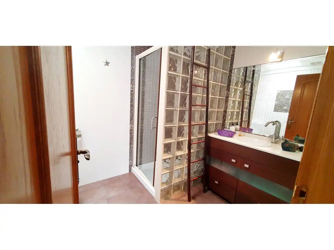 Baño de Casa adosada en venta en Roquetas de Mar con Aire acondicionado, Calefacción y Jardín privado