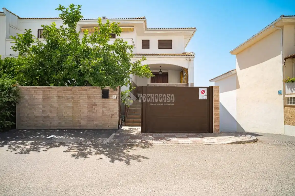 Exterior view of Detached homes for sale in Úbeda  with Air Conditioner, Heating and Terrace