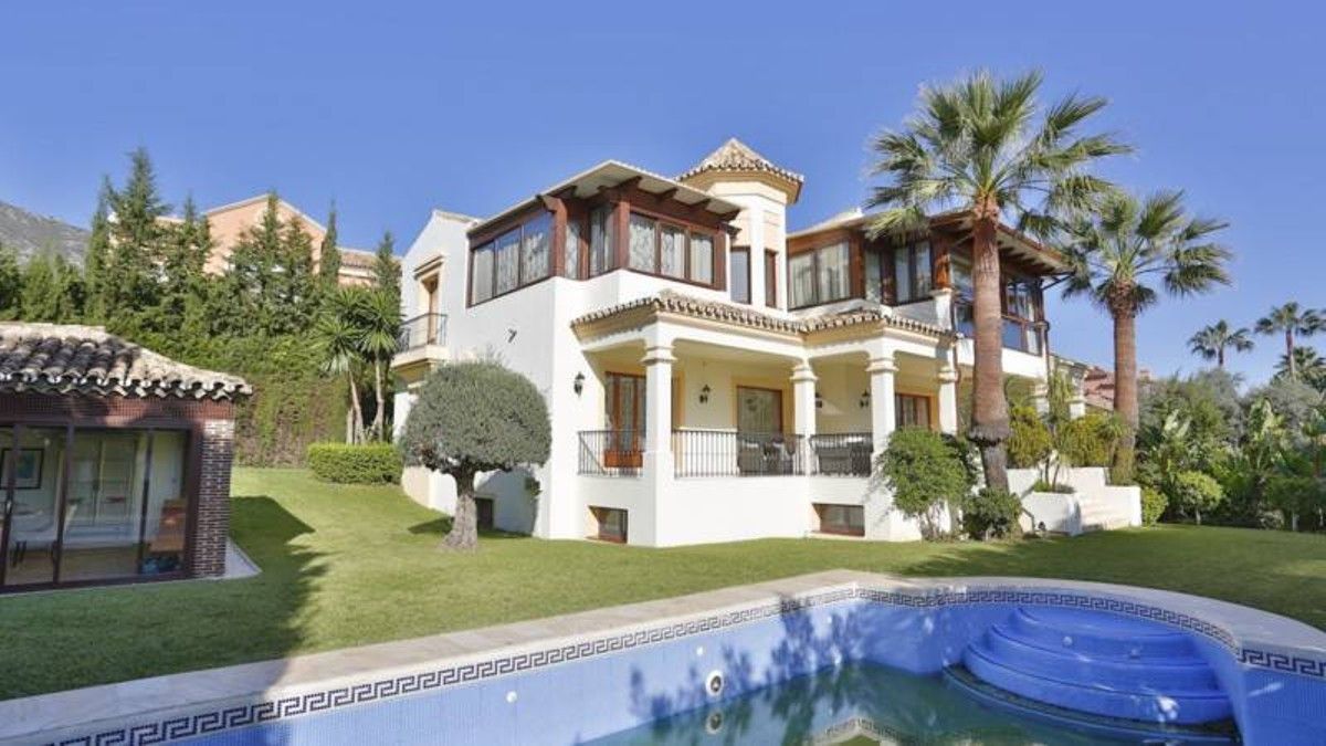 Exterior view of House or chalet for sale in Marbella  with Air Conditioner, Private garden and Terrace