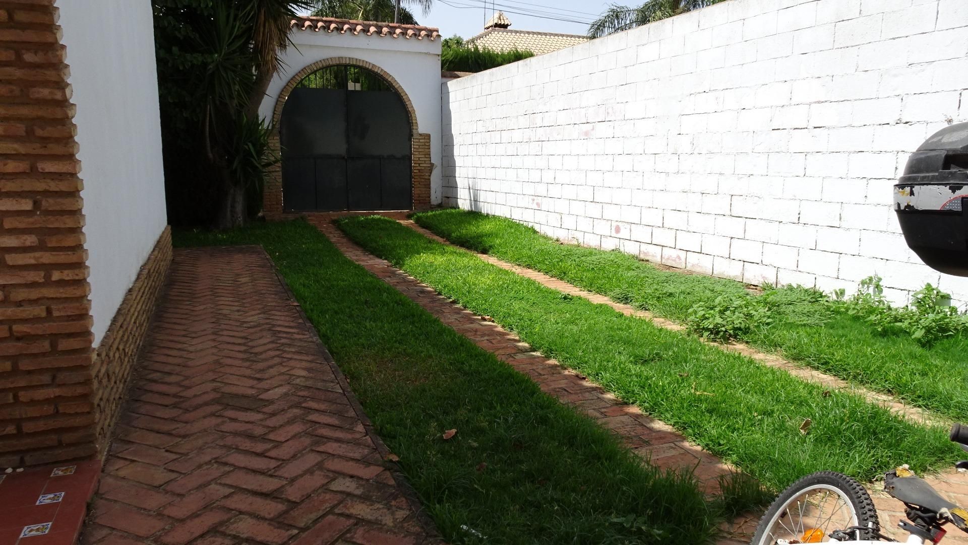 Garden of House or chalet for sale in Mairena del Alcor  with Air Conditioner, Private garden and Swimming Pool