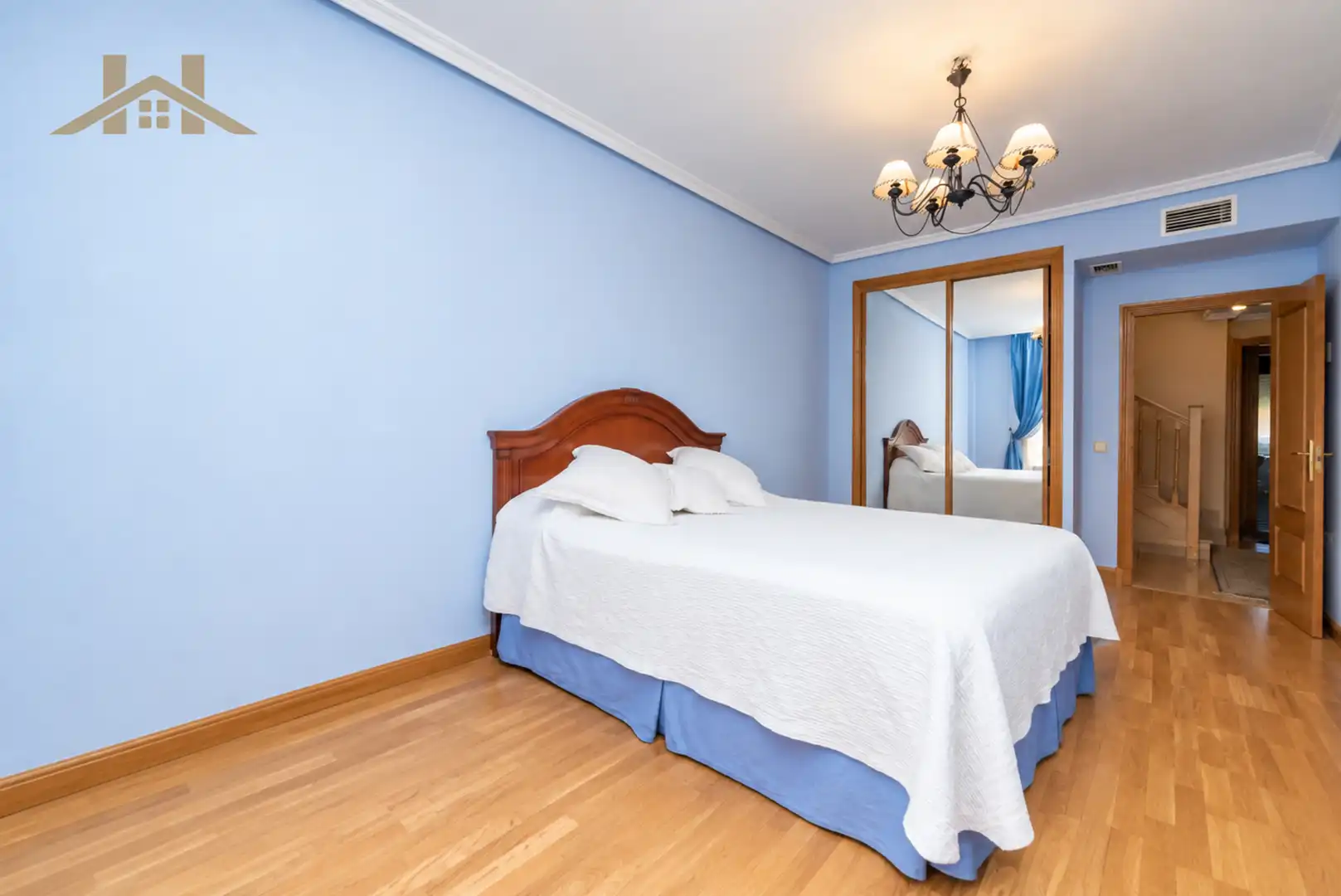 Habitación de Casa adosada en venta en Majadahonda con Aire acondicionado, Calefacción y Jardín privado