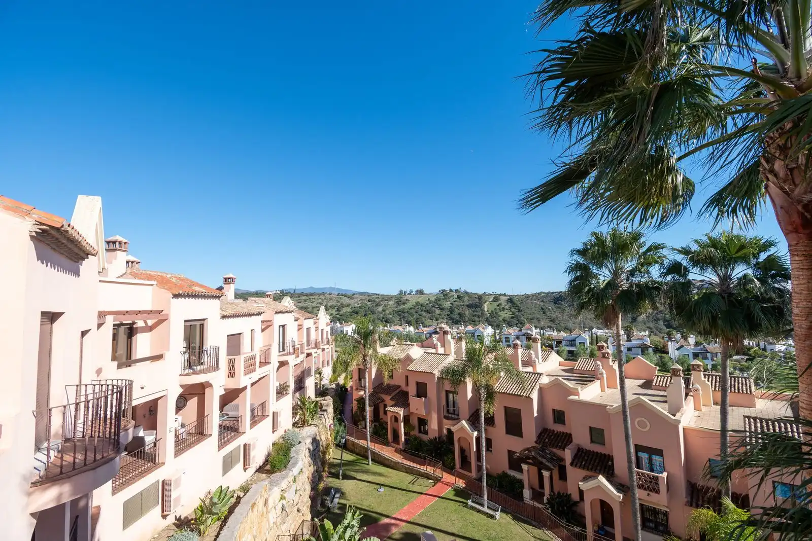 Vista exterior de Casa adosada en venta en Estepona con Aire acondicionado, Amueblado y Horno