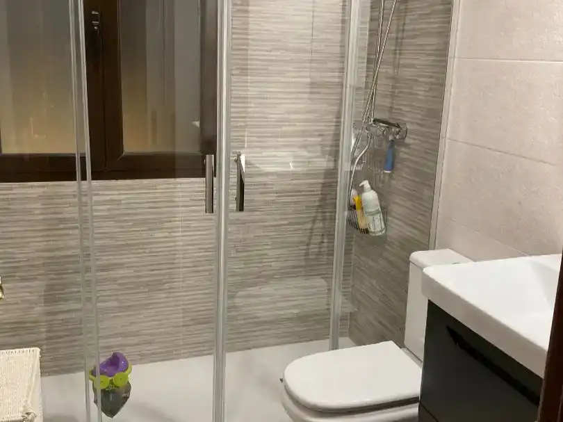 Baño de Piso de alquiler en Sevilla con Aire acondicionado