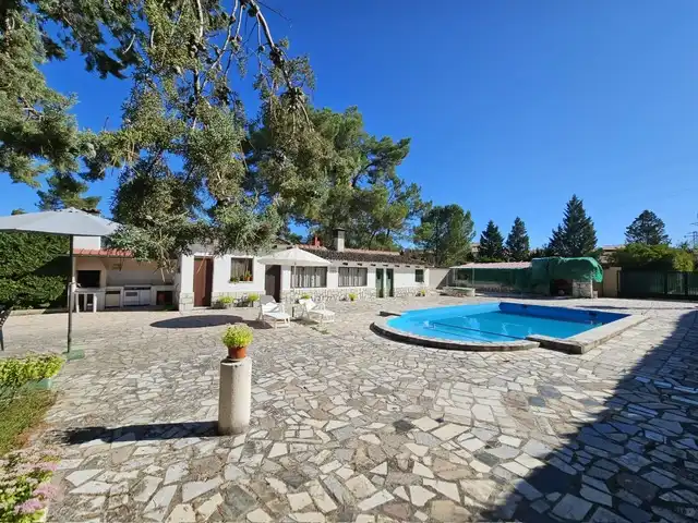 Vista exterior de Casa o xalet en venda en Cuéllar amb Calefacció, Jardí privat i Traster