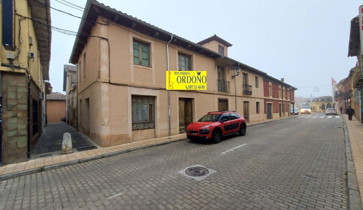 Vista exterior de Casa o xalet en venda en Mansilla de las Mulas