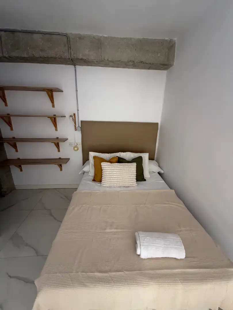 Habitación de Piso para compartir en Granada con Amueblado, Horno y Lavadora