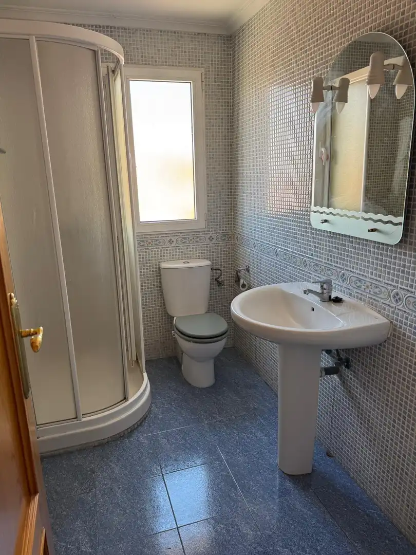 Bathroom of Flat for rent in Valladolid  with Terrace