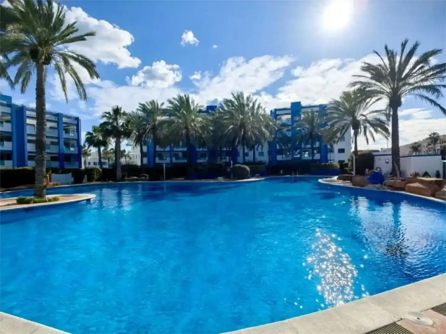 Schwimmbecken von Wohnungen zur Miete in Santa Eulària des Riu mit Klimaanlage und Schwimmbad