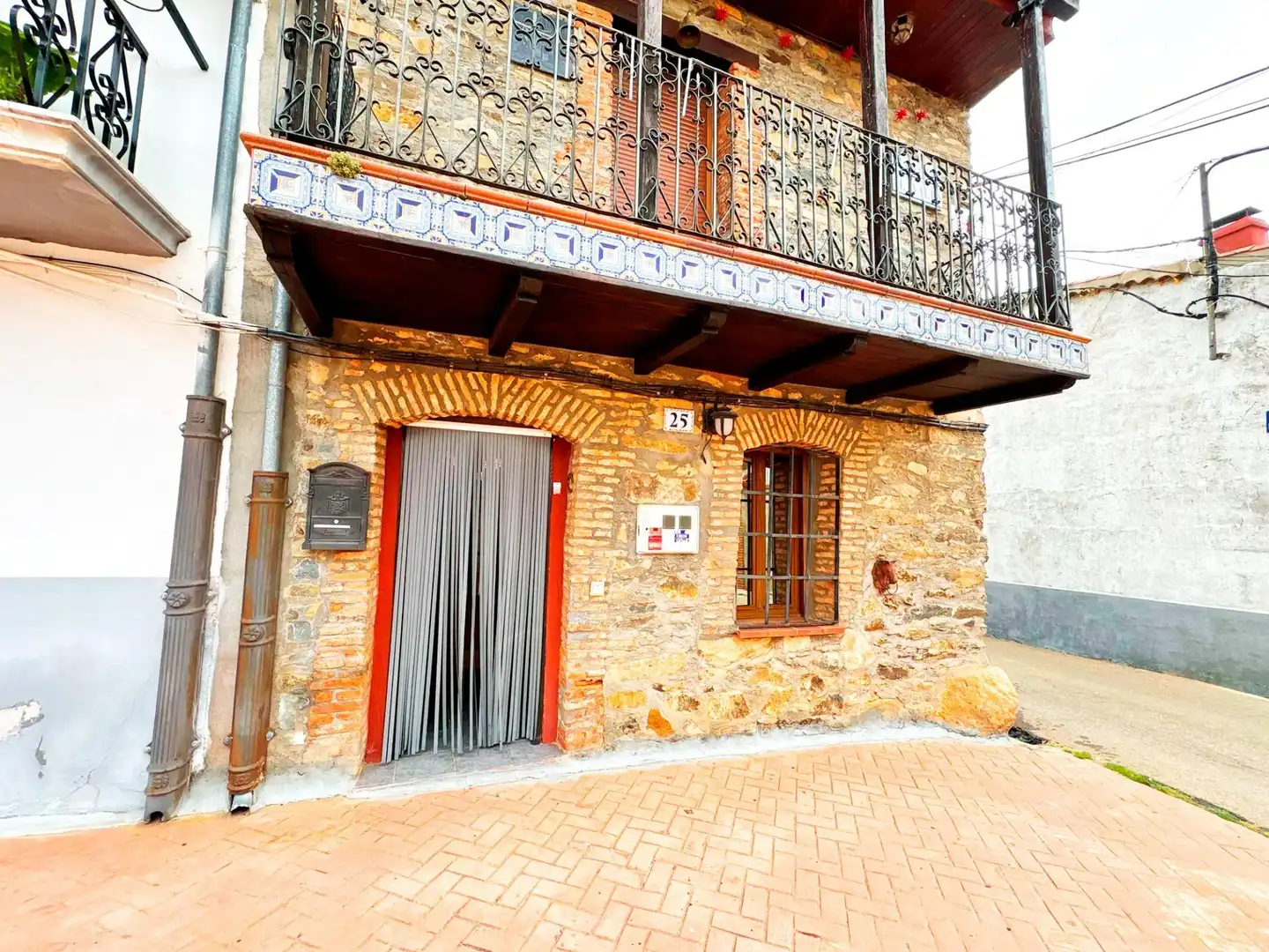 Vista exterior de Casa o chalet en venta en Navarredonda de la Rinconada con Terraza, Trastero y Amueblado