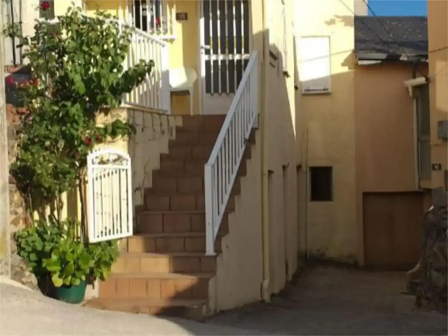 Vista exterior de Casa adosada en venda en Petín amb Moblat