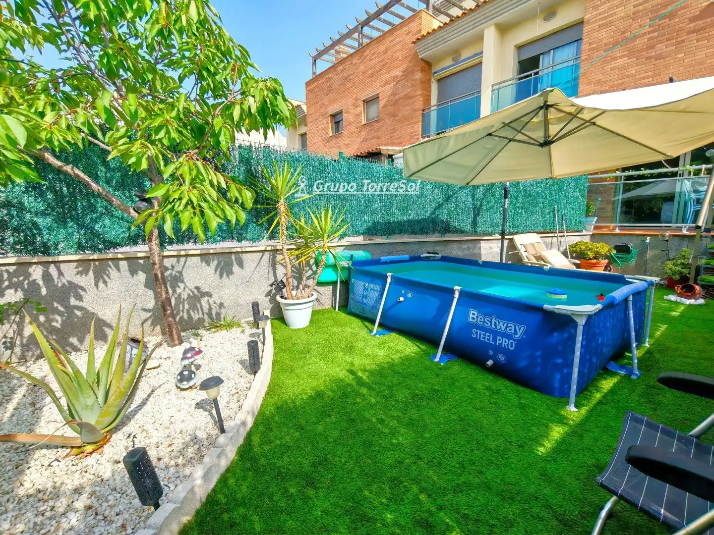 Piscina de Casa adosada en venda en El Vendrell amb Aire condicionat, Calefacció i Jardí privat