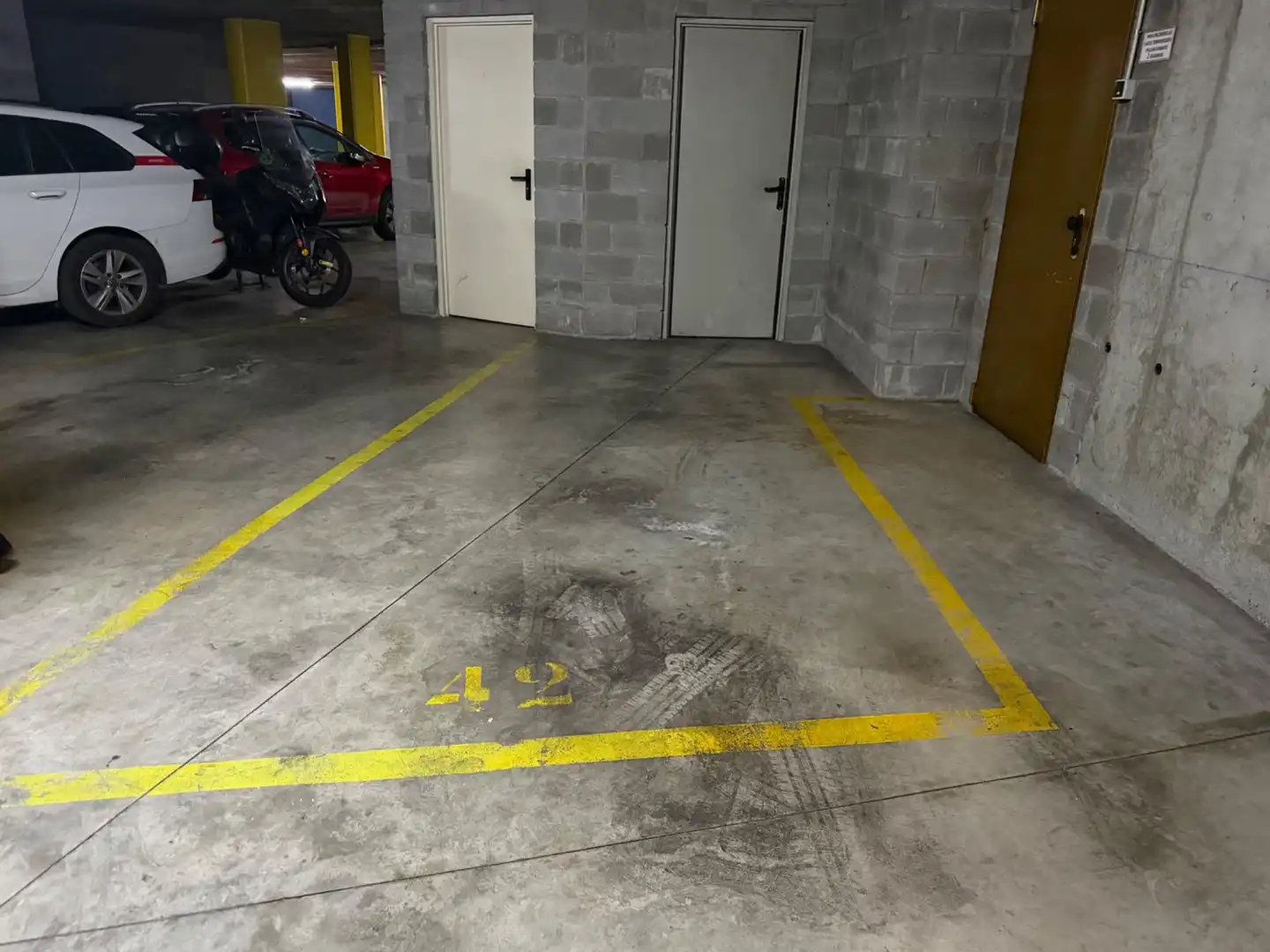Parkplatz von Wohnung zum Verkauf in Mataró mit Klimaanlage, Heizung und Parkett