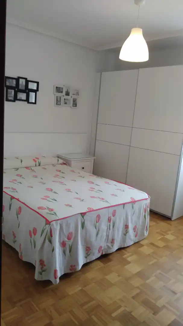 Dormitori de Pis de lloguer en Santander amb Calefacció, Moblat i Forn