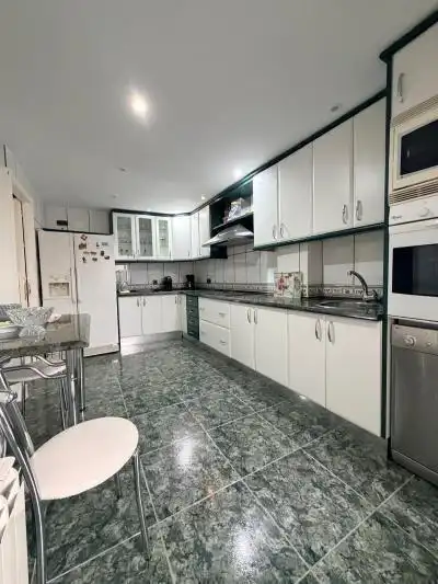 Cocina de Piso en venta en Badajoz con Calefacción, Terraza y Trastero