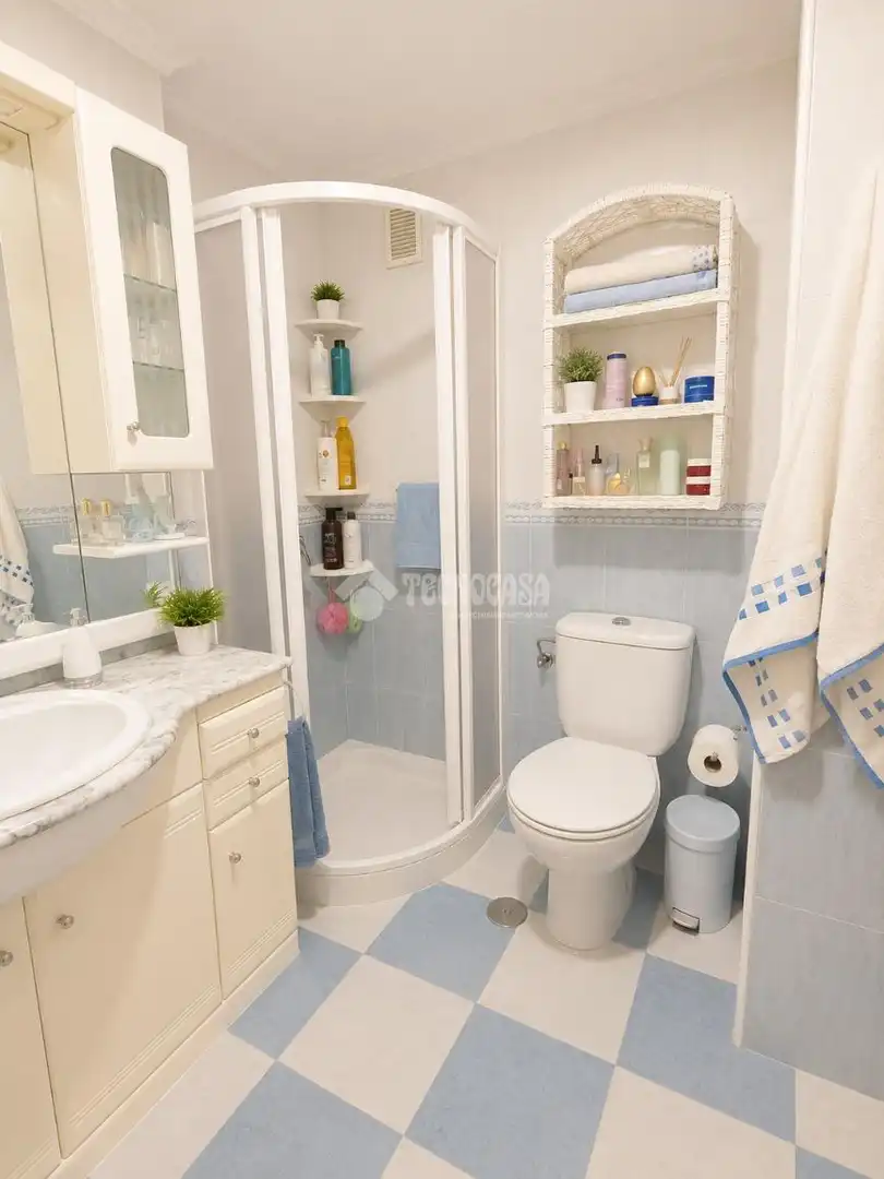 Baño de Piso en venta en Sevilla con Jardín privado