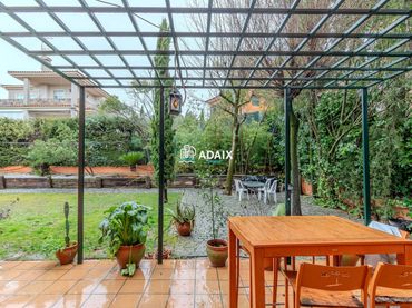 Xalet amb balcó en venda a C/ RÍO TAMUJA